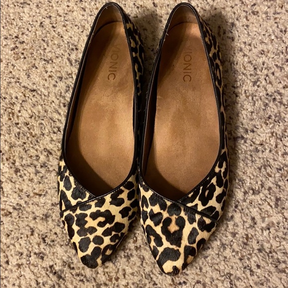 vionic leopard print flats